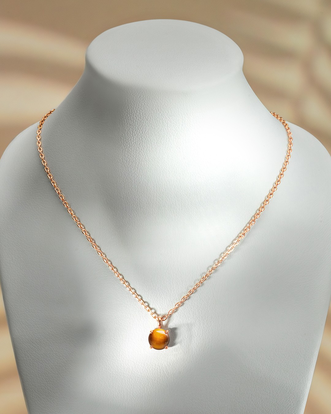 Packshot Anhänger Tigerauge Messinio