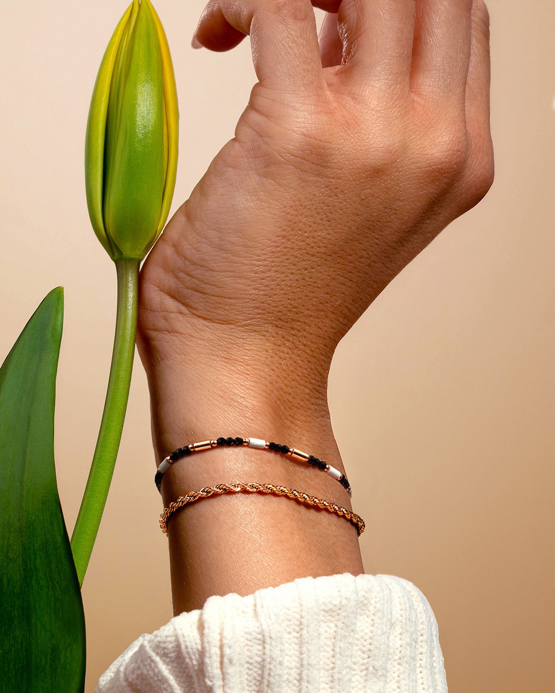 Armband Turmalinsteinen und Howlith Moneglia