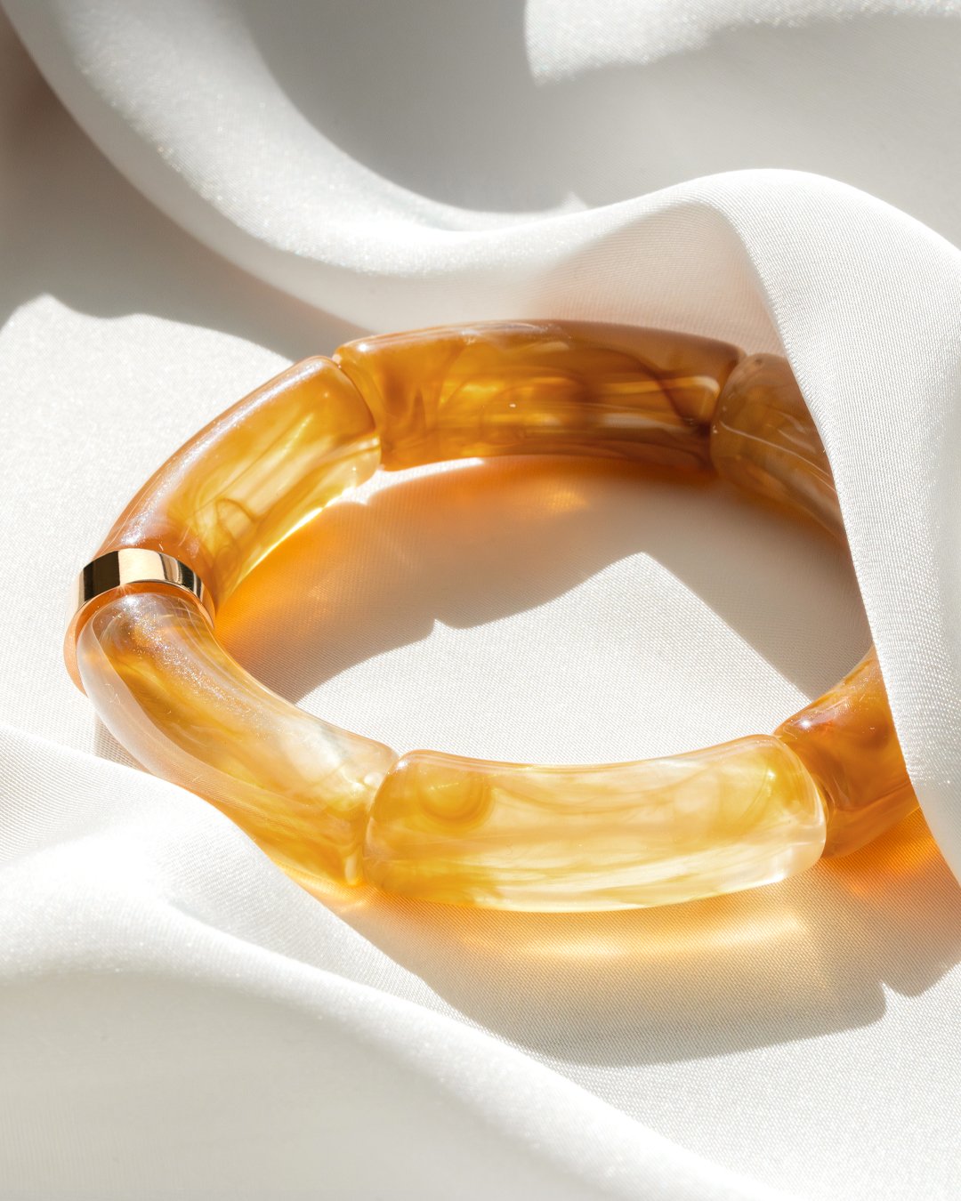 Packshot Armband Herbstlichter Goldener Rauchbernstein Tursi